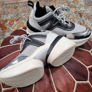 BERNESS PLATFORM SNEAKERS SIZE 9 WOMENS / CREAM, SILVER AND BLACK
